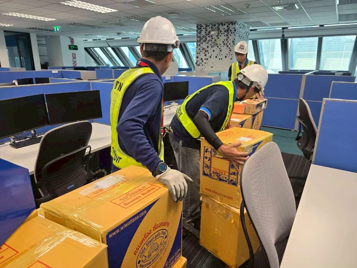 ผลงานการรื้อถอดขนย้ายประกอบติดตั้งเฟอร์นิเจอร์โต๊ะทำงาน